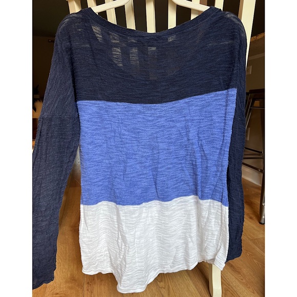 COPY - Lightweight 3/4 Sleeve sweater from Express. Size: Large - Picture 2 of 2